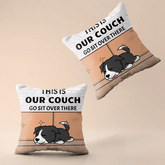 Cadeau d'oreiller personnalisé pour les amoureux des chiens - C'est notre canapé assis là-bas